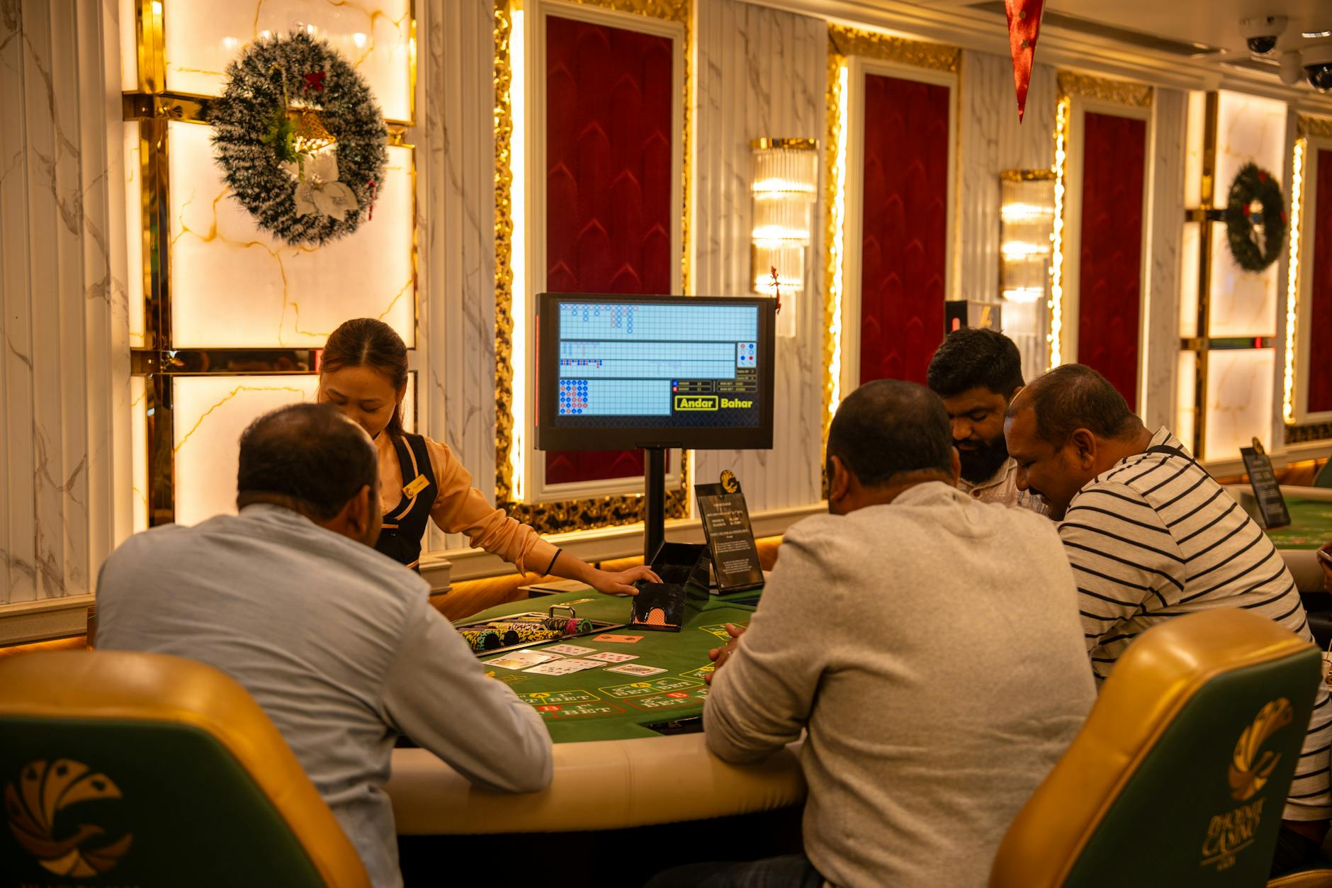 Những sai lầm phổ biến khi cố đọc bài poker đối thủ